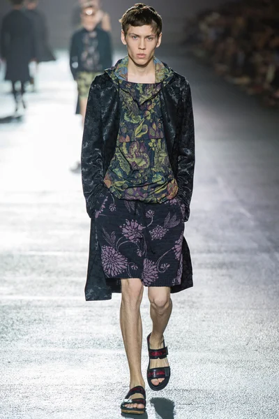 Look 5